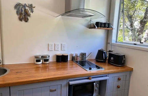 Tasman House | Modern well-equipped 2-bedroom home near Nelson