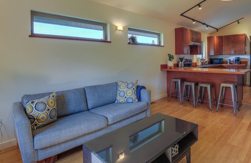 White Salmon Apartment | Modern White Salmon Apartment, Steps From Town