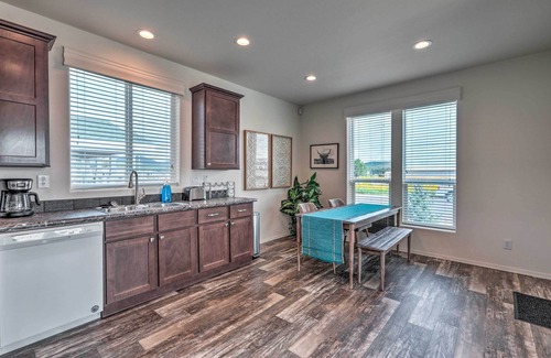 Williams House | Modern Williams Home: 55 Mi to Grand Canyon!
