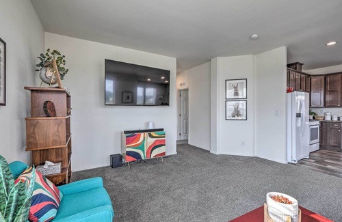 Williams House | Modern Williams Home: 55 Mi to Grand Canyon!