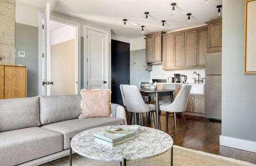 Williamsburg Apartment | Modern Williamsburg 2BR w/W/D & Gym, nr Domino Park, by Blueground