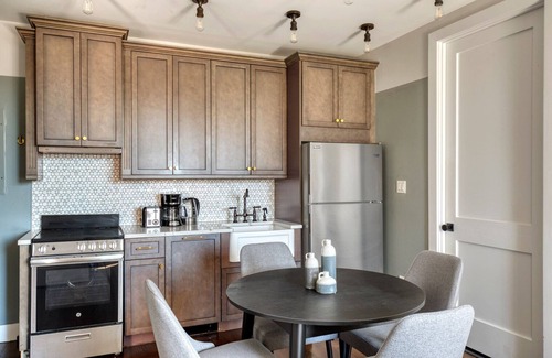Williamsburg Apartment | Modern Williamsburg 2BR w/W/D & Gym, nr Domino Park, by Blueground