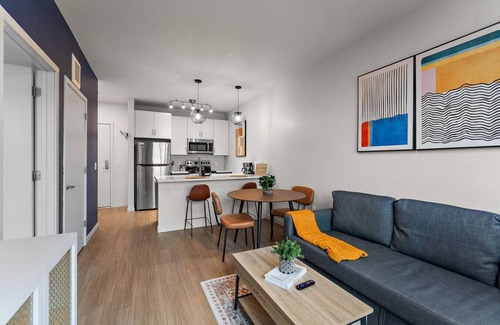 Downtown Minneapolis Apartment | Modern Work-Friendly Stay | Gym, Parking, Wi-Fi, Pet Friendly