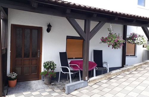 Nurn Apartment | Moderne 60qm Ferienwohnung mit Gartenlaube