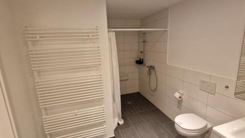 Werne Apartment | Moderne, barrierefreie Wohnung im Herzen der Stadt mit Parkplatz, WLAN und TV - Marta
