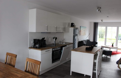 Norden Apartment | Moderne Ferienwohnung Zum Stall für 4 Personen + Hund