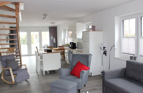 Norden Apartment | Moderne Ferienwohnung Zum Stall für 4 Personen + Hund