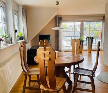Fretter Apartment | Moderne Ferienwohnung mit Sonnenbalkon in Fretter