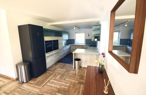 Hochwaldhausen Apartment | Moderne, herzliche und große Ferienwohnung mitten im Naturpark