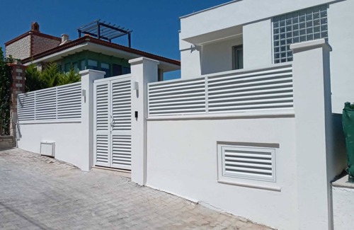 Dalyan Mahallesi House | Moderne Villa mit Pool und Terrasse