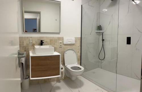 Neuschonefeld Apartment | Moderne Wohnung 2