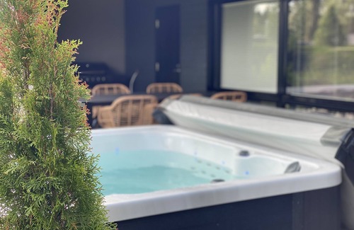 Pori House | Moderni loma-asunto porealtaalla ja saunalla ✨