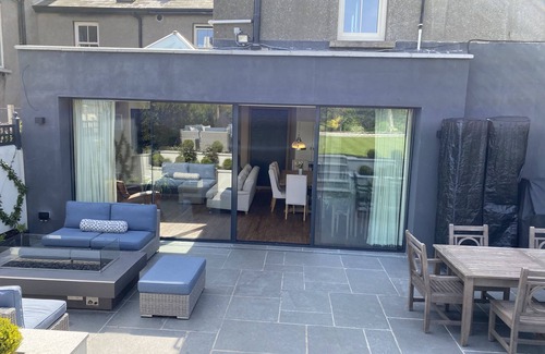 Greystones House | Modernised Coastal Victorian - close to Village, Beach, Mountains & Dublin City