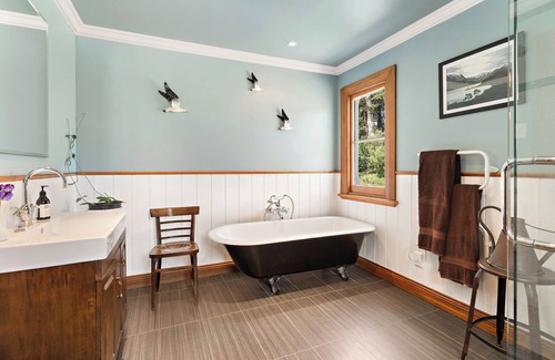 Solway House | Modernized country house set in beautiful gardens with swimming pool. n