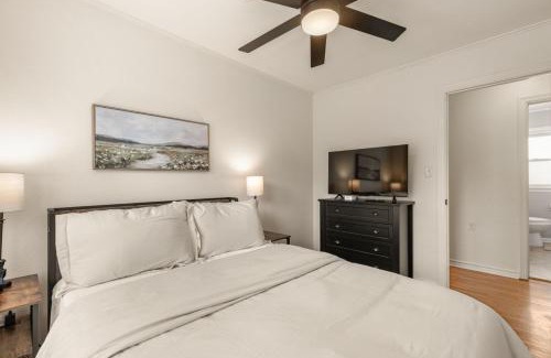 Turner Park House | ModernNest-KS Bed and Fire Pit