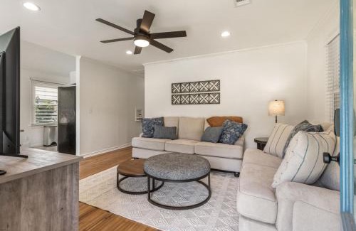 Turner Park House | ModernNest-KS Bed and Fire Pit