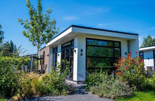 Nieuwerkerk aan den IJssel Ski Chalet | ✓ Module Special at Parc de IJsselhoeve ✓ Holiday home for 4 persons ✓ Located in Nieuwerkerk aan den IJssel (Zuid-Holland) ✓ Holiday park next to the IJssel ✓ Book directly through the park