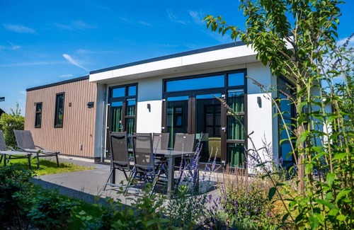 Nieuwerkerk aan den IJssel Ski Chalet | ✓ Module Special at Parc de IJsselhoeve ✓ Holiday home for 4 persons ✓ Located in Nieuwerkerk aan den IJssel (Zuid-Holland) ✓ Holiday park next to the IJssel ✓ Book directly through the park
