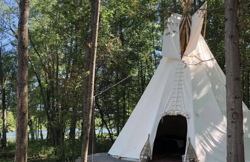 Centre Hastings RV Rental | Moira glamping