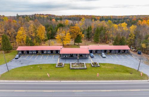 Madoc Hotel | Moira Lake Motel