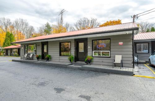 Madoc Hotel | Moira Lake Motel
