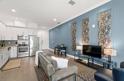 Historic Ybor Apartment | Mojito Manor | Luxe Studio On 7th Ave w/Balcony