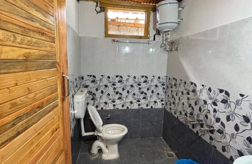 Kasol Cottage | Moksha Cafe & Cottages: Your peaceful escape with stunning Kasol views!" 2