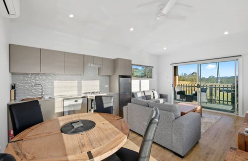 Lovedale Apartment | Molly Morgan Vineyard Villa Chardonnay. A Romantic Getaway for Two