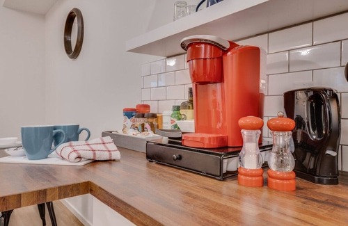 Jasper Place Apartment | Molly - Perfectly located, 5 Min to W Edm Mall!