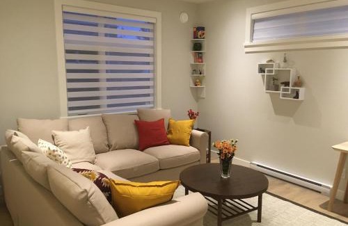 Sidney Apartment | Mollys Cottage-The Suite on Vancouver Island near YYJ Airport and the WA and BC Ferries