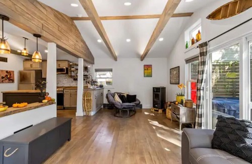 Monroe House | Mombasha Lake House