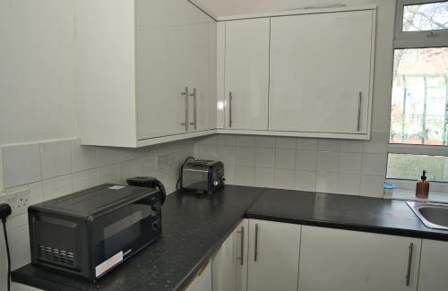 Swiss Cottage Apartment | Moments Made Here, Peaceful 4-Bedroom Swiss Cottage, Sleeps 10, Free WiFi