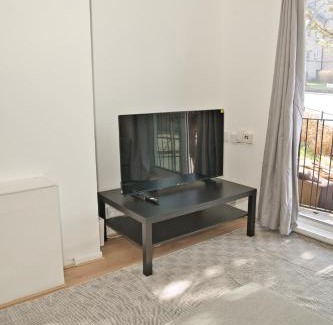 Swiss Cottage Apartment | Moments Made Here, Peaceful 4-Bedroom Swiss Cottage, Sleeps 10, Free WiFi