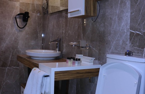 Kirkos Hotel | Momona Hotel
