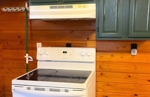 Homeland Apartment | Mom’s off Mode Suite near Okefenokee swamp park