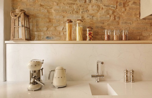 Monforte d'Alba Bed & Breakfast | MON Suite