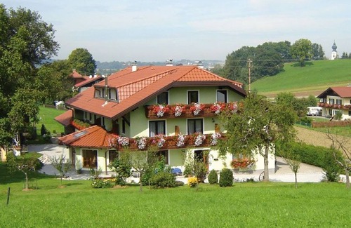 Sankt Georgen im Attergau Apartment | Mondsee - Frühstückspension Holzapfel