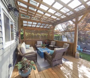 Campbell River Bed & Breakfast | Money Pennies Bed and Breakfast