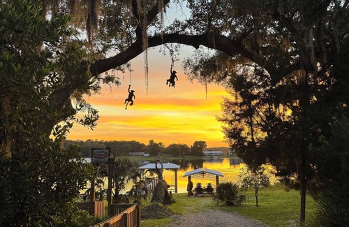 Edgar House | Monkey Business – Private Lake, Dock, Stunning Views, Close to Gainesville UF
