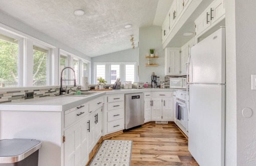 Monmouth House | Monmouth Retreat w Hot Tub, Playground & Game Room