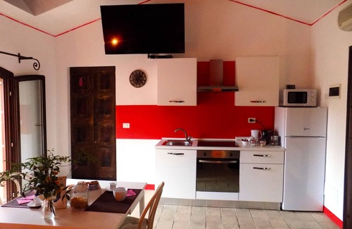 Pianoro Apartment | Monolocale Red Deluxe
