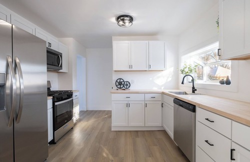 Peoria Heights House | "Monroe Manor" is a 3-bedroom house with 3 bathrooms and WiFi in Peoria Heights