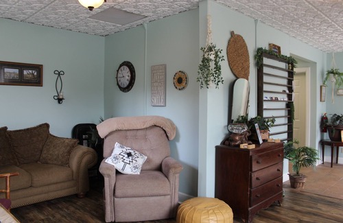 Pittsfield Hotel | Monroe Street Suites