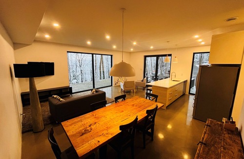Bromont Apartment | Mont-Aki's Loft, at the top of the Mountain!