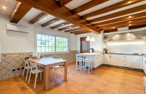 Vallromanes Ski Chalet | Montaña y Playa 30' de Barcelona, 5 Habitaciones/8 Baños, Piscina, Apto Mascotas