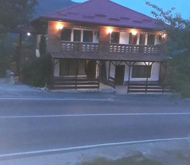 Nehoiu House | Montana Touring