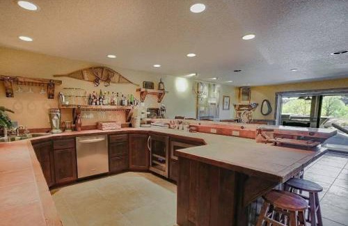 Sweet Grass County House | Montana Western Mountain Retreat