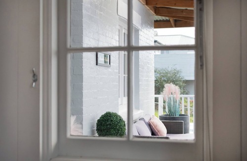 Newstead House | Monte-Vista: Minutes to the City, Views & Parking