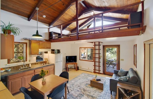Day Valley Cottage | Monterey Bay Farm Retreat! Best access to Monterey & Santa Cruz attractions.