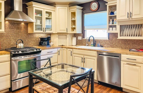Seaside House | Monterey Co. Bungalow Near the Ocean - 2 Free Aquarium Passes Included!